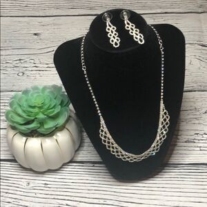 🍭6/$30 rhinestone bib necklace & earring set